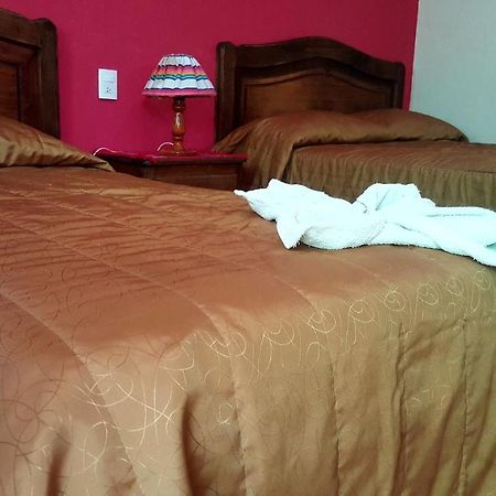 Hotel Posada Las Rosas Сан-Кристобаль-де-Ла-Касас Экстерьер фото