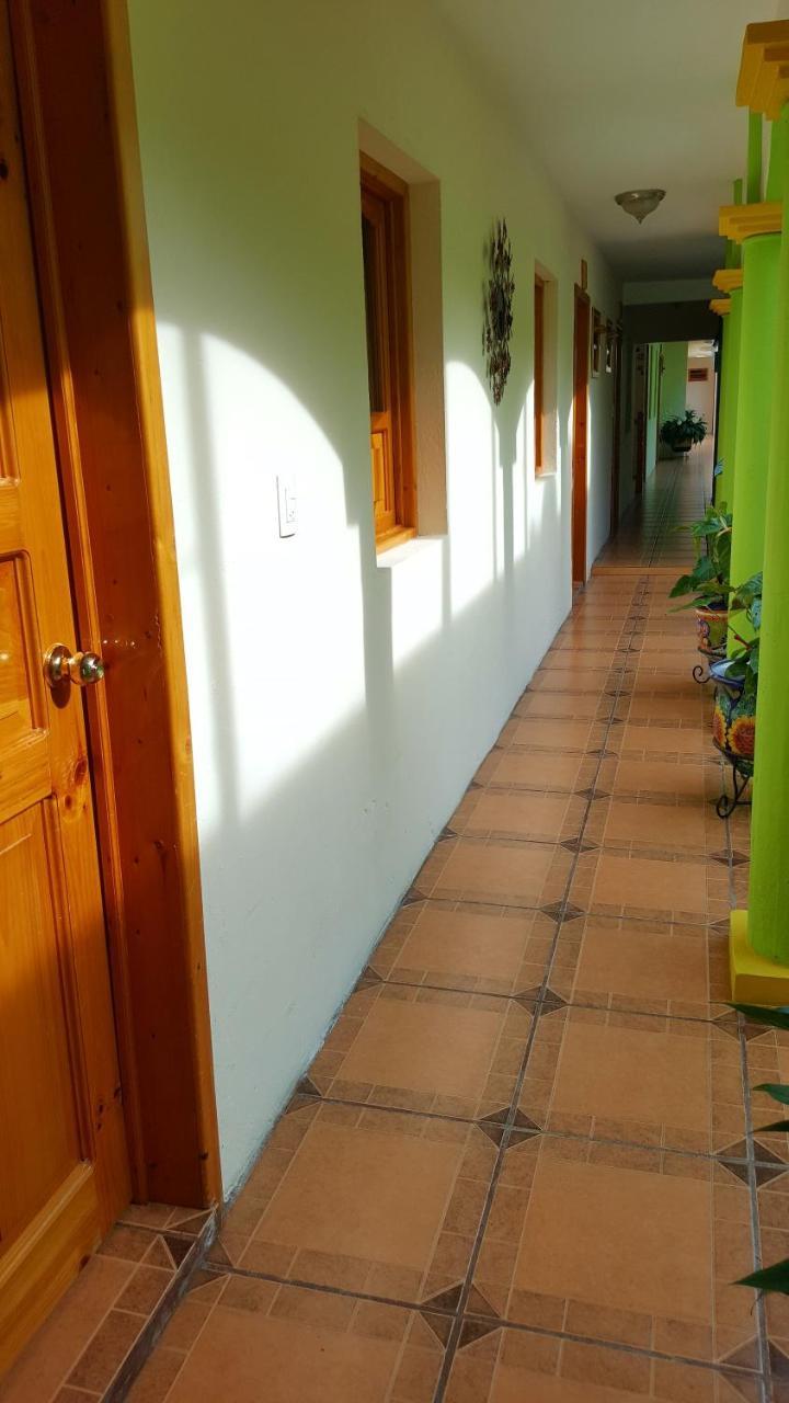Hotel Posada Las Rosas Сан-Кристобаль-де-Ла-Касас Экстерьер фото